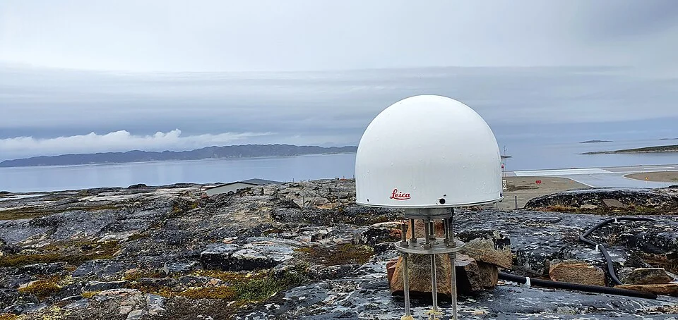 GNSS antenna used for geodetic measurements in Greenland; a comparative example of satellite-navigation ground equipment.