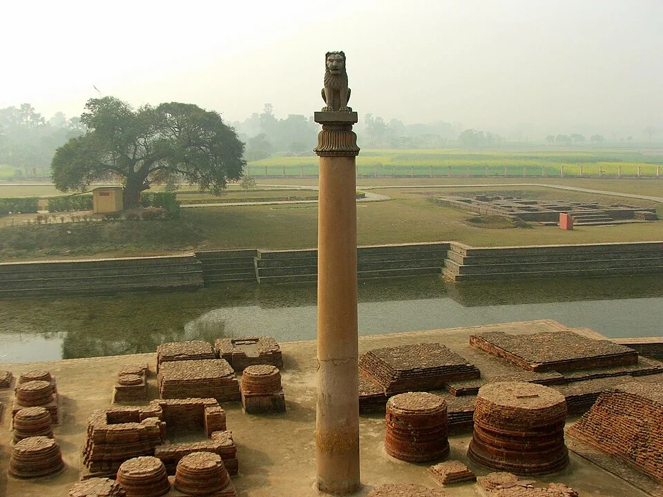 Ashokan pillar at Vaishali, Bihar, illustrating Mauryan monumental culture.