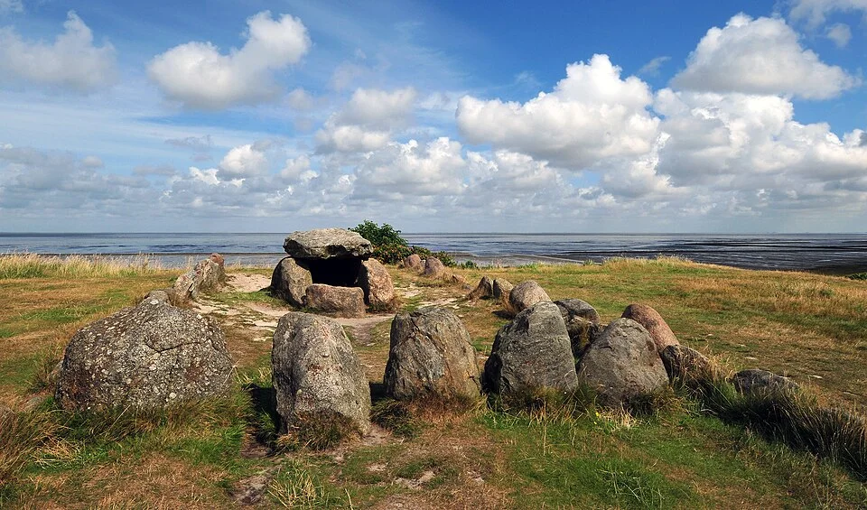 Harhoog dolmen, Germany: a comparative example, not evidence of Indian megalithic cultures.