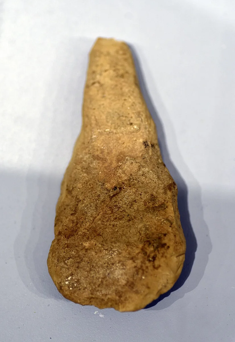 Acheulean hand-axe attributed to Sulaymaniyah, Iraq; a comparative example, not Indian archaeological evidence.