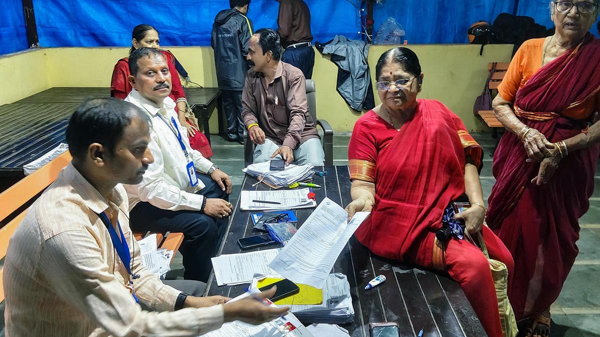 Reference image, not a photograph of the hearing: the Supreme Court orally assured deleted voters that filing Form 6 alone would not invite prosecution. An oral assurance is distinct from an enforceable court order.